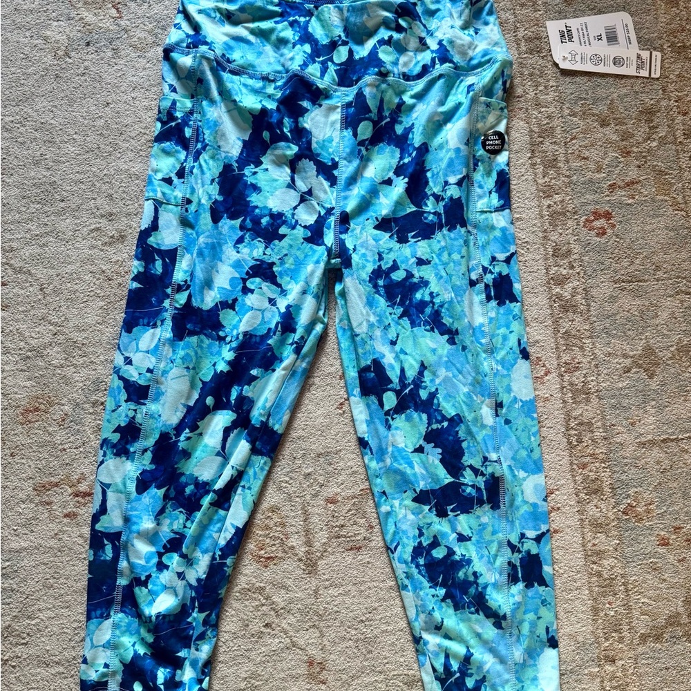 XL Blue Floral Starting Point Capri Leggings